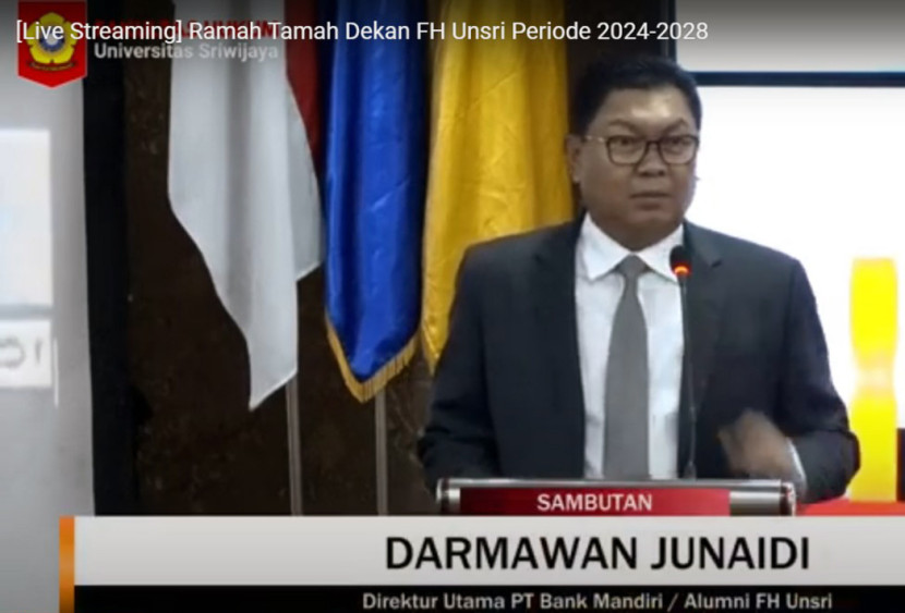 Direktur Utama Bank Mandiri Darmawan Junaidi sebagai Ketua IKA Unsri memberikan sambutannya usai pelantikan Dekan FH Unsri Joni Emirzon. (FOTO: Tangkapan Layar FH Unsri TV)