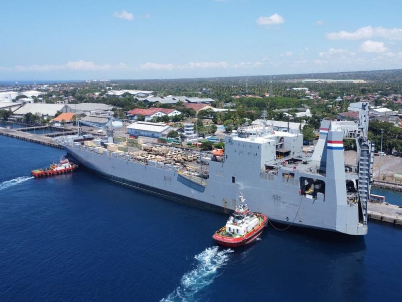 Kapal MV Cape Hudson milik militer Amerika Serikat melakukan debarkasi di Dermaga Tanjung Wangi, Banyuwangi. Sumber: Seputarmiliter.id