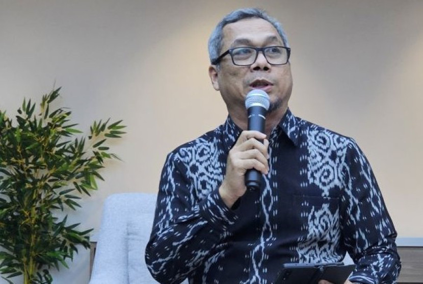 Usman Kansong dalam konferensi pers pengunduran diri sebagai Direktur IKP Kementerian Kominfo di Kantor Kementerian Kominfo, Jakarta Pusat, Rabu (14/8/2024). (Foto: Dok Republika)