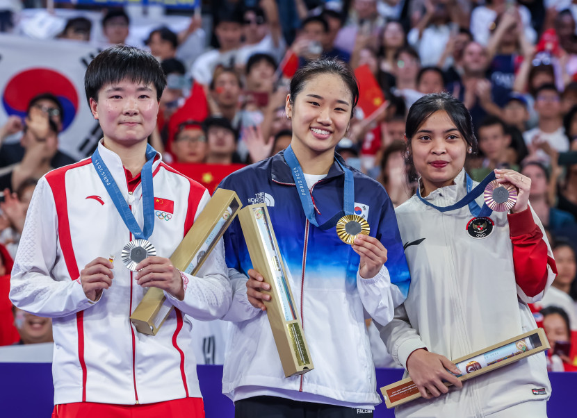 Sejumlah pemain dunia memutuskan untuk gantung raket usai Olimpiade 2024. Salah satunya pemain Cina, He Bing Jiao (kiri) (Source: PBSI/Badmintonphoto/Mikael Ropars)