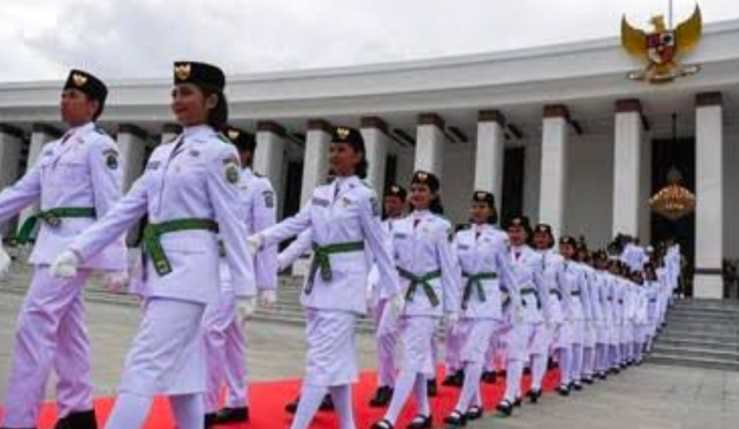 Para Paskibraka sedang latihan. Polemik terkait pelarangan jilbab bagi Paskibraka putri. (Foto: Dok Ruzka Indonesia)