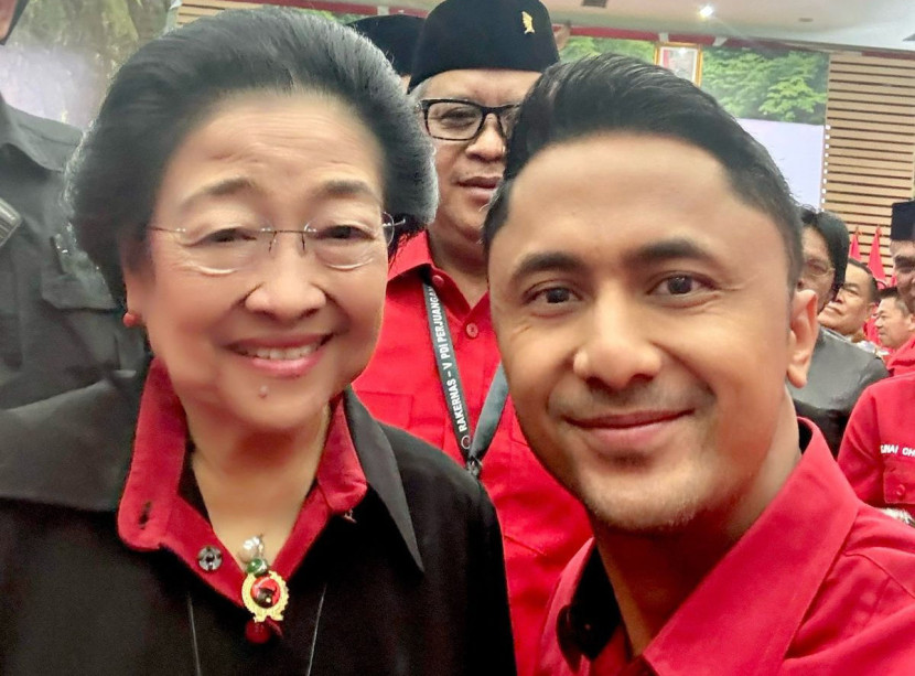 Hengki Kurniawan (kanan) bersama Ketua Umum PDIP Megawati Soekarnoputri. Foto: Istimewa 