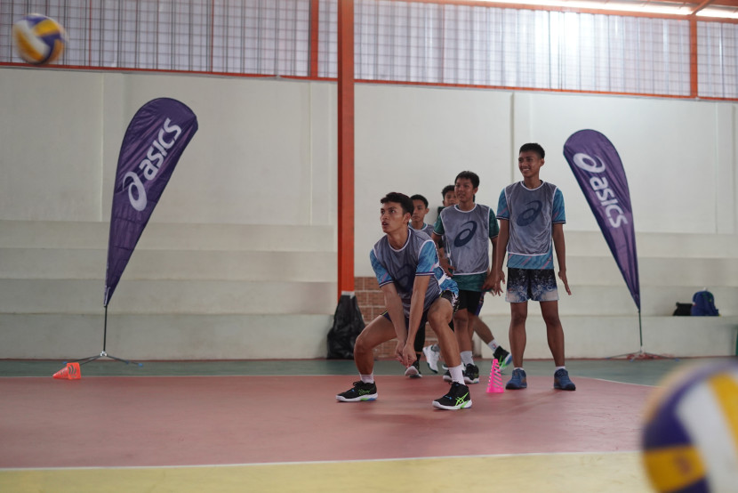 Program pelatihan ASICS Indonesia dan Shoes Trial bersama Komunitas Voli Cinus VC. (Foto: ASICS)