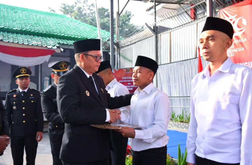 Proses pemberian remisi hari kemerdekaan di Lapas Nyomplong Kota Sukabumi, Sabtu (17/8/2024).