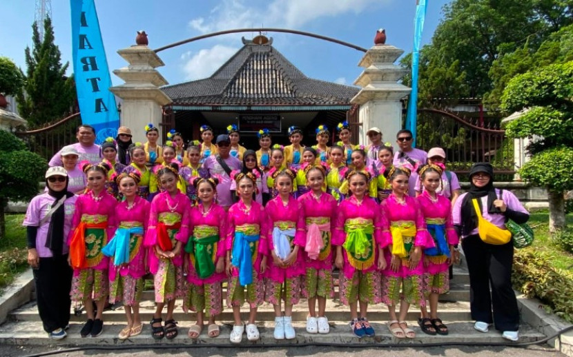 Setelah tampil di Srilangka dan Jepang, Sanggar Seni Ayodya Pala lanjut tampil di PERU. (Foto: Dok Ruzka Indonesia)