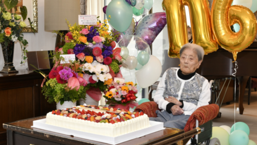 Tomiko Itooka merayakan ulang tahun yang ke-116 di Ashiya, Jepang, 23 Mei lalu. (Foto: Dokumentasi Kota Ashiya via AP)