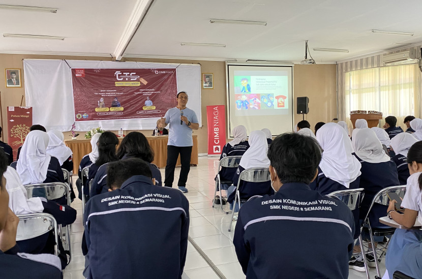 Pemaparan materi oleh Bapak Godham. Sumber: Tim Media Kejar Mimpi Semarang