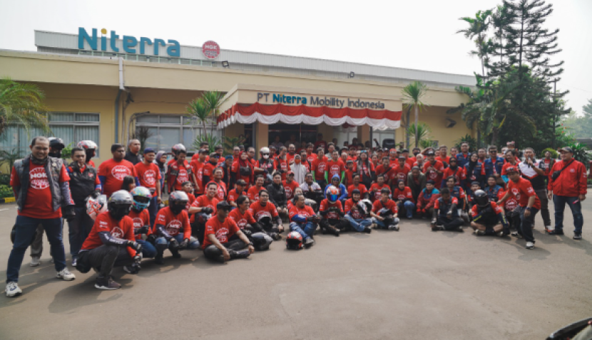 NGK Gpower  bersama komunitas berpose bersama    dok NGK