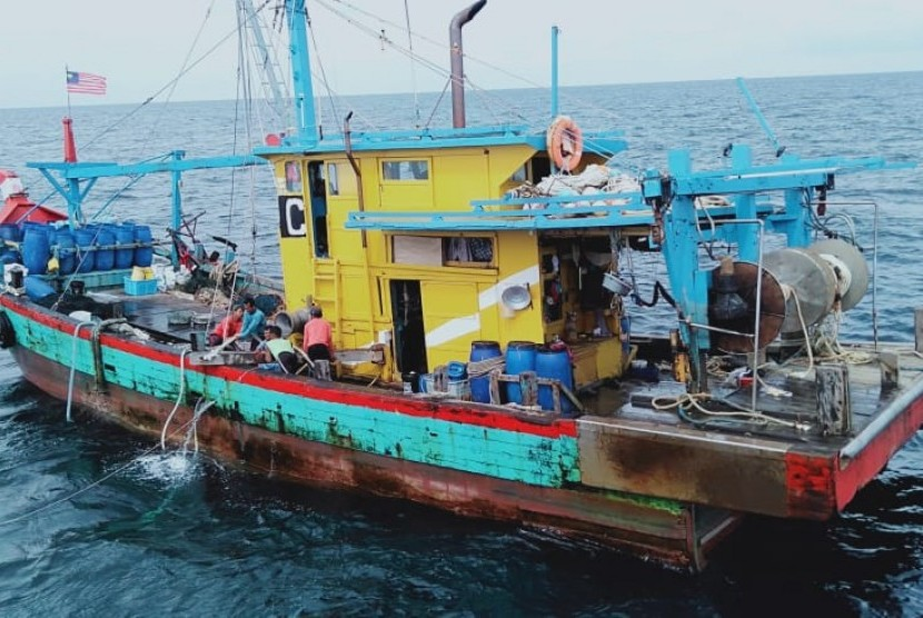 Ilustrasi kapal ikan. KM KKP 52/2024 tekankan pentingnya perubahan iklim dan pengaruhnya pada pelayaran dan logistik laut Indonesia. Dokumentasi Kementerian Kelautan dan Perikanan.