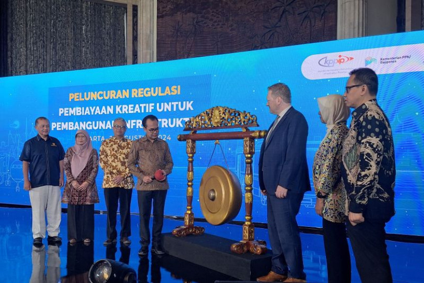 Sekretaris Kementerian Koordinator bidang Perekonomian Susiwijono Moergiarso saat meluncurkan Regulasi Pembiayaan Kreatif untuk Pembangunan Infrastruktur di Jakarta, Rabu (28/8/2024) (Foto: Antara)