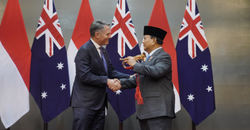 Wakil Perdana Menteri sekaligus Menteri Pertahanan (Menhan) Australia, Richard Marles bersama Presiden Terpilih dan Menhan RI Prabowo Subianto. Sumber: Seputarmiliter.id