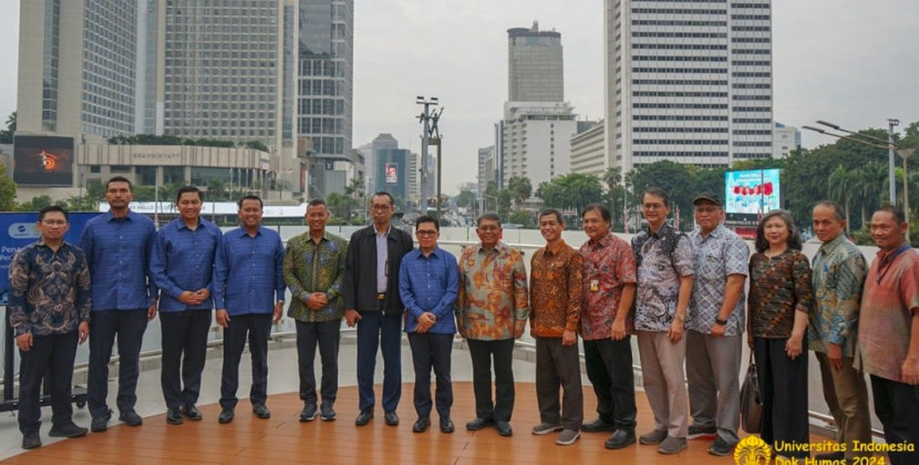 UI jalin kerja sama dengan PT Transportasi Jakarta (Transjakarta) dalam bidang pengembangan ekosistem riset, layanan, dan implementasi pengabdian masyarakat. (Foto: Dok Humas & KIP UI)