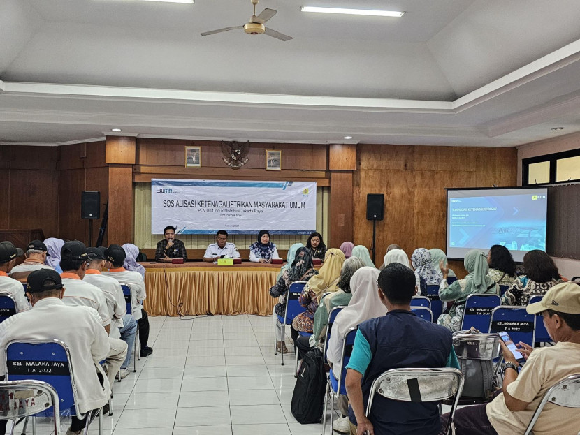 PLN Unit Induk Distribusi (UID) Jakarta Raya melalui Unit Pelaksana Pelayanan Pelanggan (UP3) Pondok Kopi melaksanakan kegiatan sosialisasi penggunaan listrik aman kepada warga Kelurahan Malaka Jaya, Jakarta Timur. (Foto: Dok Ruzka Indonesia)