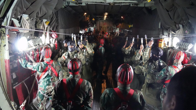 Prosesi penerjunan Airborne Operation Super Garuda Shield 2024. Sumber: Seputarmiliter.id