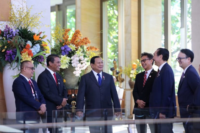 Presiden Jokowi bersama Presiden Terpilih Prabowo Subianto di HLF MSP Indonesia-Africa Forum. Sumber: Seputarmiliter.id