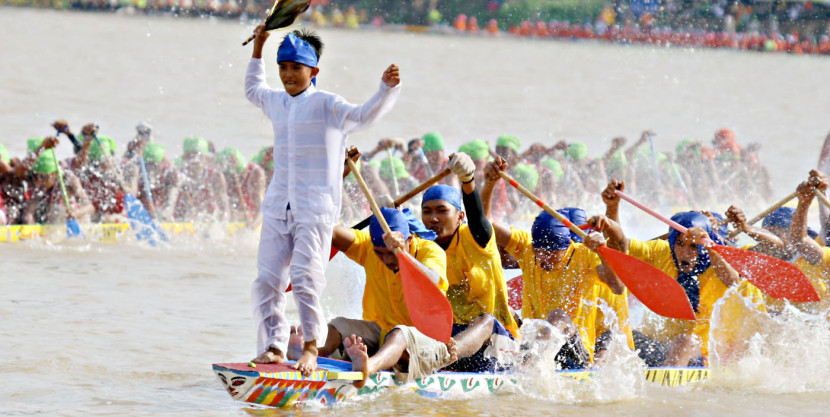 Lomba pacu jalur di Kuantan Singingi, Riau. (FOTO: kuansing.go.id)