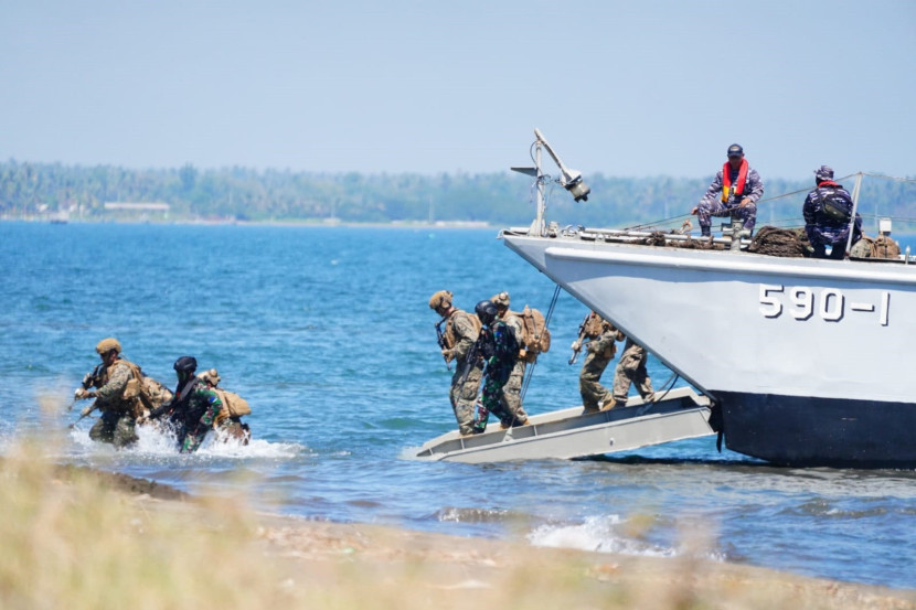 Pendaratan pasukan gabungan multinasional di Pantai Banongan, Kabupaten Situbondo, Jawa Timur, Kamis (5/9/2024). Sumber: Seputarmiliter.id