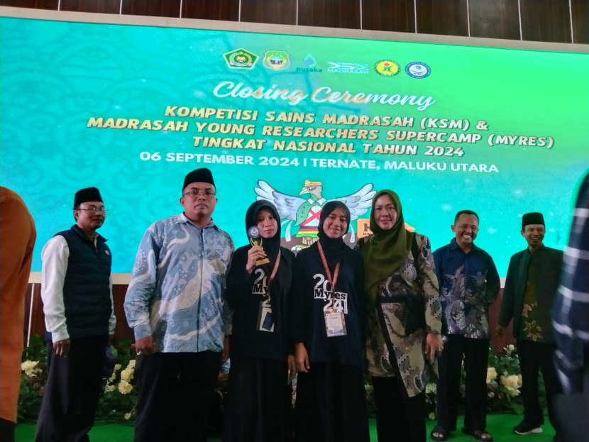 Dua pelajar MAN 1 Kota Sukabumi meraih medai perunggu dalam ajang Madrasah Young Researchers Super Camps (MYRES) Tahun 2024 di Ternate, 3-7 September 2024.