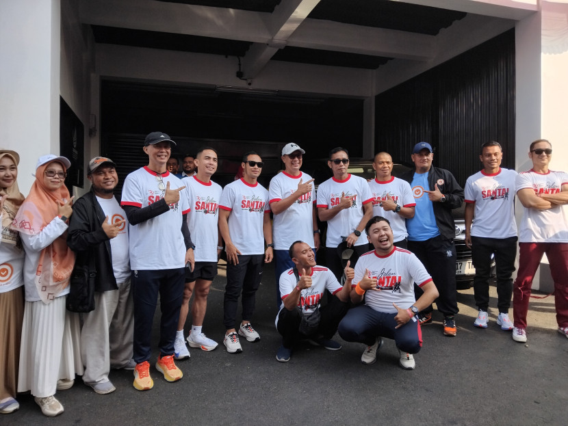 Peserta jalan santai Ciaul Ngahiji Kota Sukabumi yang menghadirkan pemain legendaris Persib Bandung, Ahad (8/9/2024).