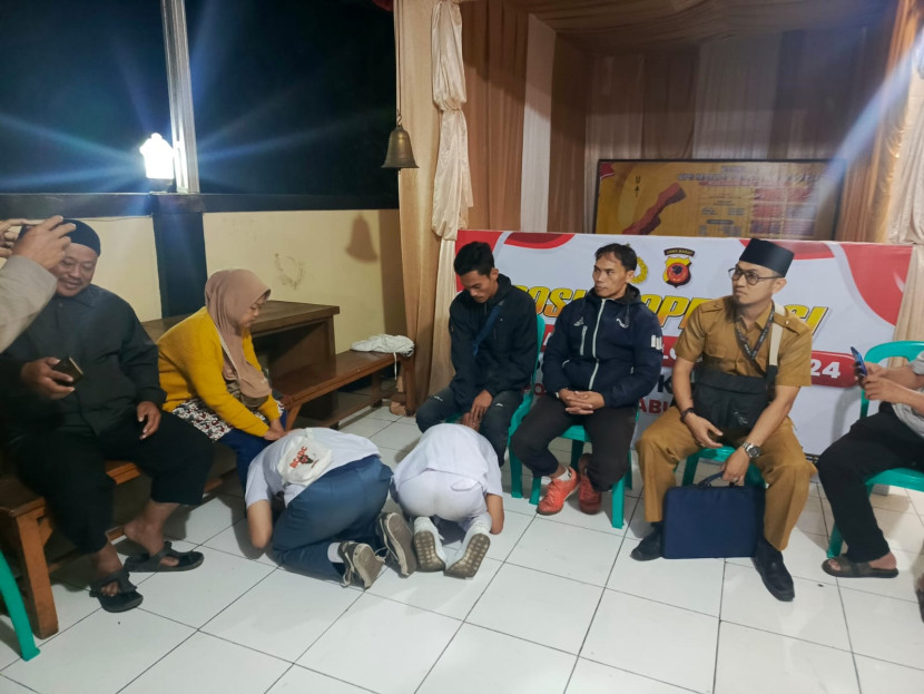 Pelajar yang terlibat tawuran meminta maaf kepada orangtuanya di Sukabumi.