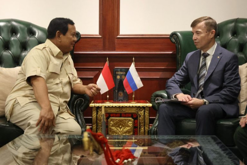 Menhan Prabowo Subianto bersama Dubes Rusia untuk RI Sergei Gennadievich Tolchenov. Sumber: Seputarmiliter.id