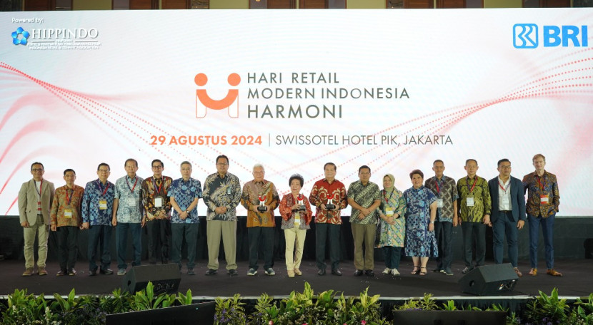 Para pemenang Harmony Award 2024 saat Indonesia Retail Summit (IRS) 2024 yang digelar Himpunan Peritel & Penyewa Pusat Perbelanjaan Indonesia (Hippindo). (Ist)