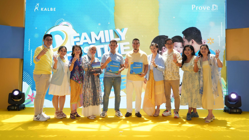 Marketing Deputy Director PT Kalbe Farma Selvinna bersama selebgram dalam acara bertajuk ‘D-Family Festive: From Zero to Hero’. (Foto: Dok RUZKA INDONESIA)