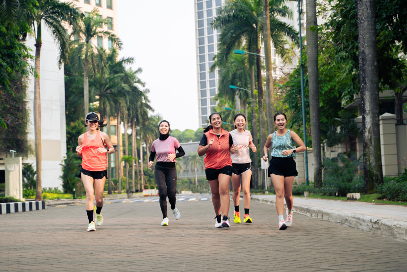 Lima Move Her Mind Ambassador saat berlatih menuju Sydney Marathon 2024. Mereka terpilih untuk menjadi inspirasi bagi perempuan di Indonesia. (Ist)