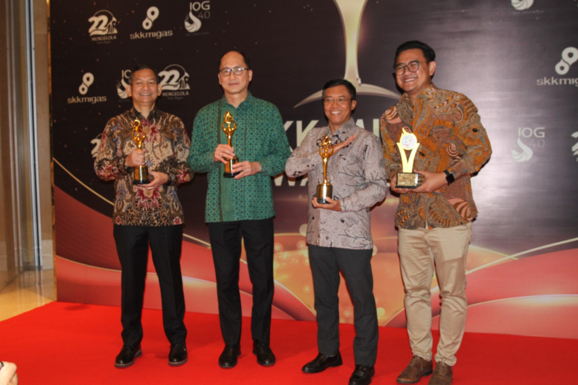 Direktur Utama Medco E&P bersama manajemen PT Medco penerima SKK Migas Award 2024. (FOTO: Humas Medco)