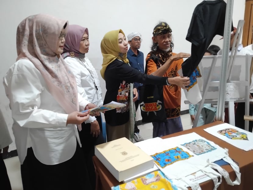 Pameran hasil karya Seniman Masuk Sekolah (GSMS) yang digelar di Gedung Juang 45 Kota Sukabumi, Rabu (11/9/2024).