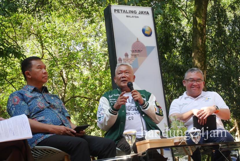 Pj Wali Kota Bandung Bambang Tirtoyuliono menjelaskan kegiatan<a href=