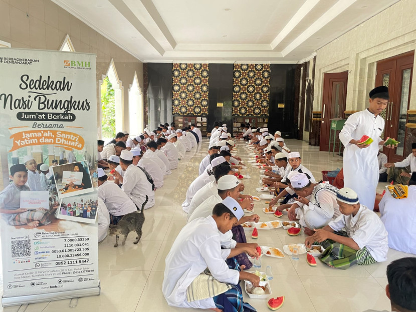 Jum’at Berkah; Hangatkan Ratusan Santri dan Dhuafa Dengan Makanan Begizi di Medan dan Deli Serdang