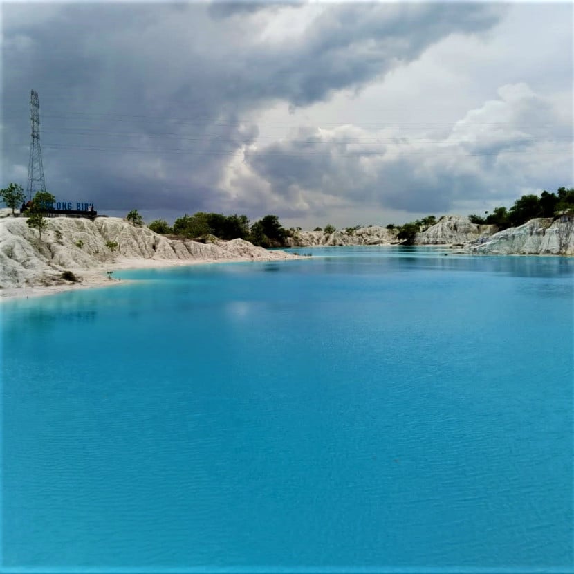 Destinasi Kulong Biru ini menyejukkan mata pengunjung ketika tiba pada siang hari. (Foto: SumatraLink.id/Mursalin Yasland)