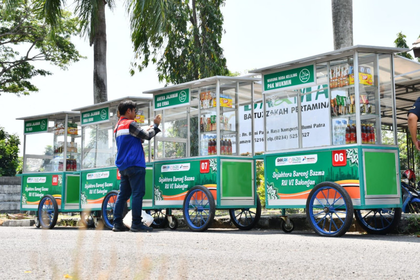 Gerobak dagang bantuan Bazma Balongan untuk UMKM penyandang disabilitas. (Dok. Gincumanis.com)