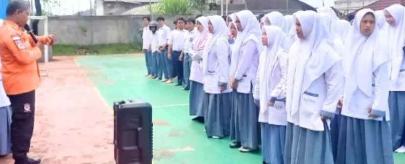 Sosialisasi antisipasi gempa megathrust di sekolah Kota Sukabumi.