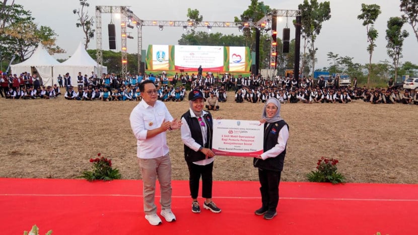 Bank Jatim serahkan bantuan CSR kepada Dinas Sosial Jatim