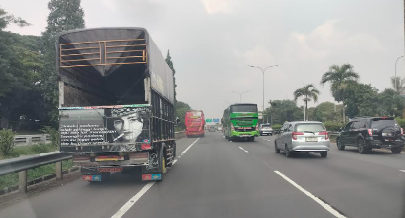 Kendaraan berbodi tinggi beresiko mengalami gejala limbung lebih besar.     dok Motoresto.id