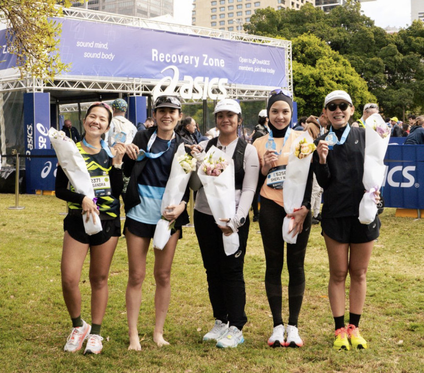 Kelima Move Her Mind Ambassador pada Sydney Marathon 2024, dari kiri ke kanan: Meiske, Sheryl, Maitri, Sherly, dan Monica.