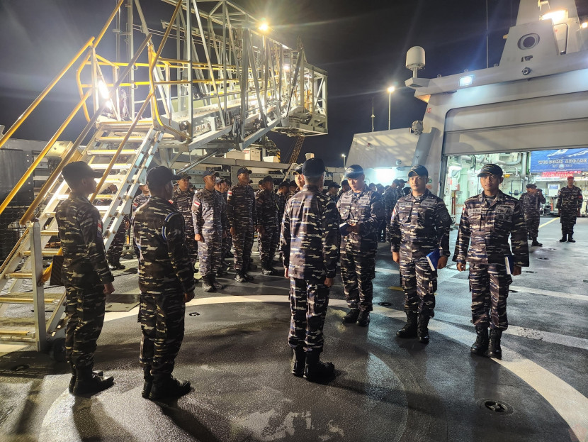 Personel KRI I Gusti Ngurah Rai meninggalkan Naval Base HMAS Coonawara, Darwin, Australia. Sumber: Seputarmiliter.id