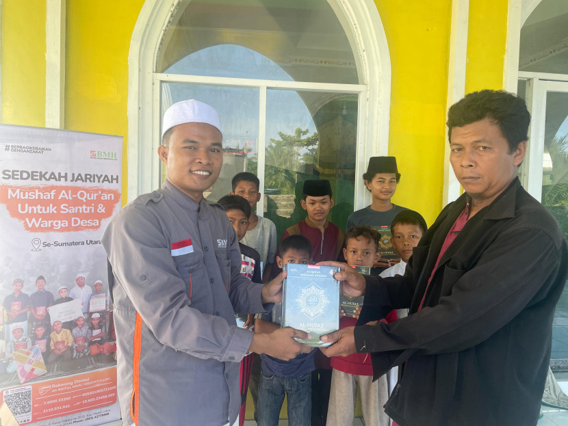 Baitul Maal Hidayatullah (BMH) Sumut menyalurkan 80 mushaf Al-Qur’an dan Iqra