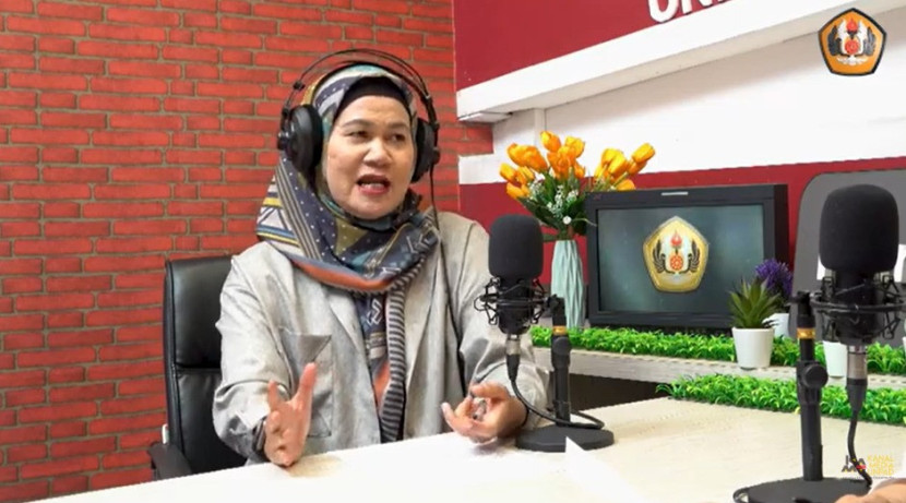 Peneliti dari Fakultas Hukum Universitas Padjadjaran Rai Mantili berbicara pada sesi  podcast Hasil Riset dan Diseminasi (HaRD Talk) Universitas Padjadjaran yang diunggah pada kanal YouTube @unpad.(Foto: Dok Universitas Padjadjaran)