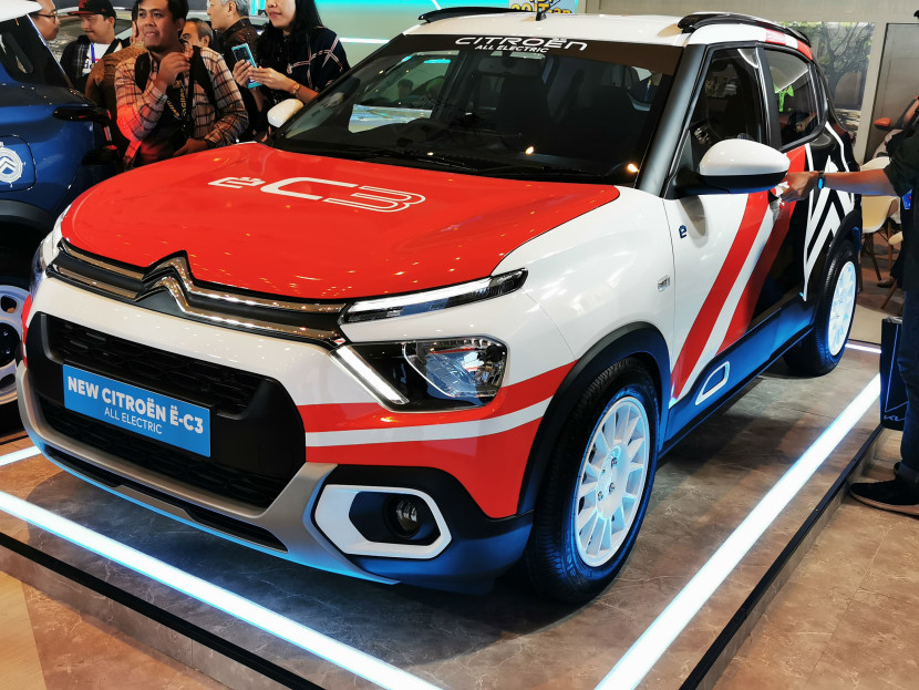 Citroën E-C3 Le Sportif juga didukung motor listrik bertenaga 57 PS dan torsi 143 Nm. Citroën E-C3 Le Sportif juga mengusung kenyamanan suspensi khas Citroën. FOTO: Republika Network