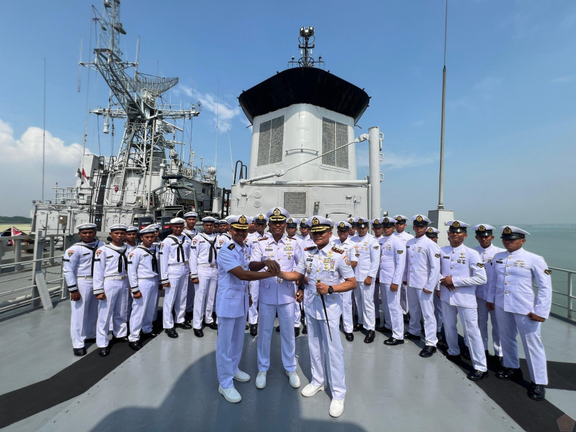 Sertijab komandan KRI Fatahillah-361. Sumber: Seputarmiliter.id