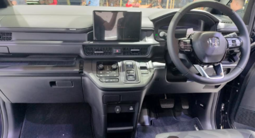 Interior Honda STEP WGN e:HEV.    dok Motoresto.id