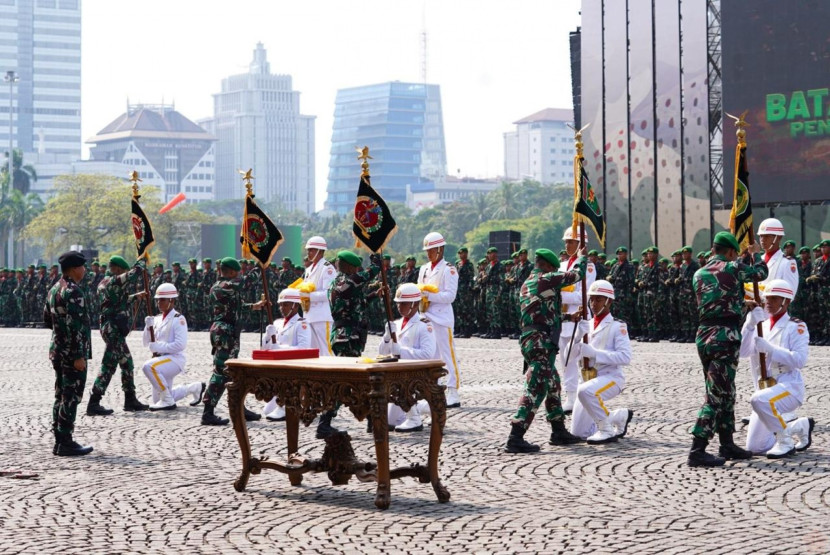 Panglima TNI Jenderal Agus Subiyanto meresmikan pembentukan lima yonif di Papua. Sumber: Seputarmiliter.id