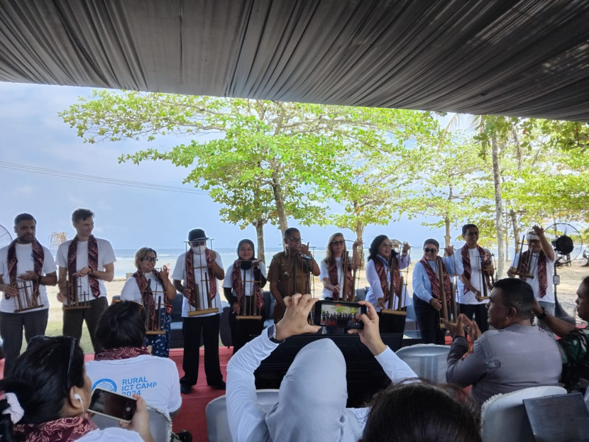 Pembukaan ICT Camp 2024 yang kelima di Kecamatan Ciracap, Kabupaten Sukabumi, Provinsi Jawa Barat pada Senin (7/10/2024