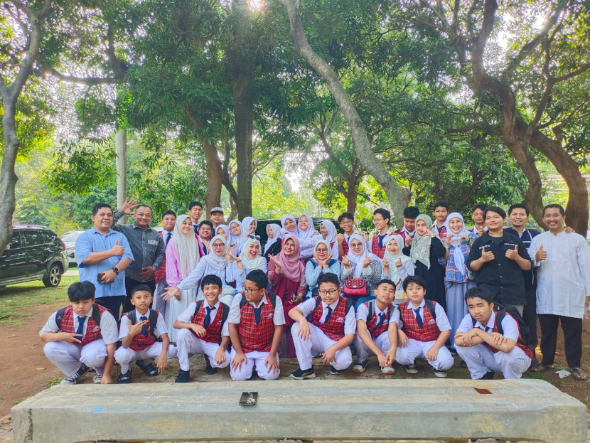 Tim Club Robotic MTs. PKP Jakarta Islamic School - Sumber: Dokpri