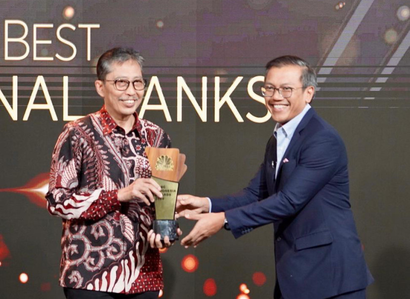 Bank Jatim meraih penghargaan sebagai Best Regional Banks for ESG Investing dari CNBC