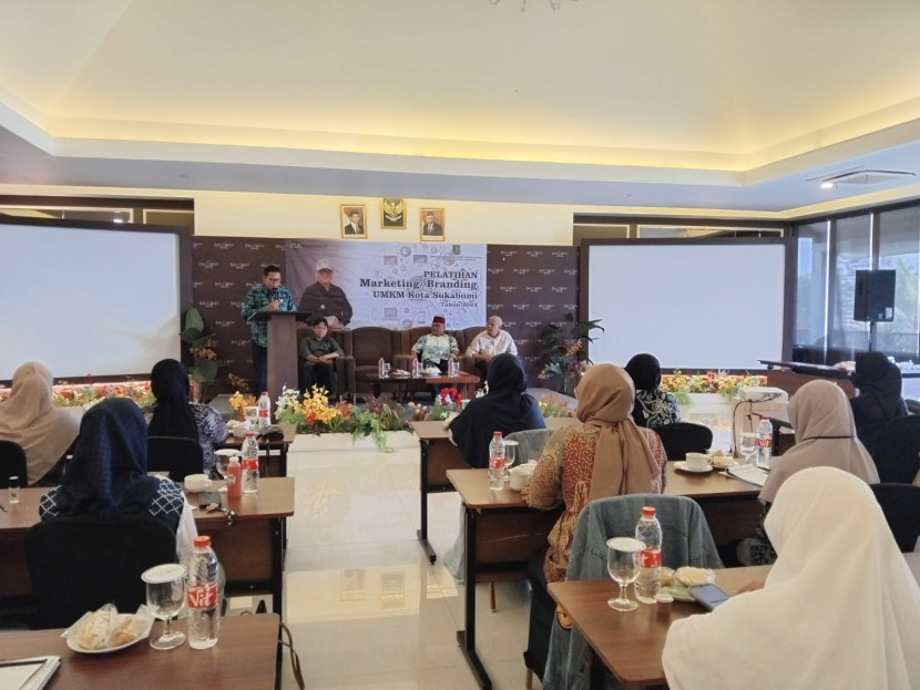 Penutupan kegiatan pelatihan branding marketing Diskumindag Kota Sukabumi do Hotel Balcony, Kamis (10/10/2024).