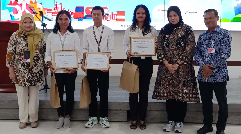 Para pelajar tersebut melaksanakan praktIk langsung di lima Fuel Terminal Pertamina Patra Niaga yaitu Fuel Terminal Sorong, Manokwari, Nabire, Namlea, dan Sanana. (Foto: RUZKA INDONESIA)